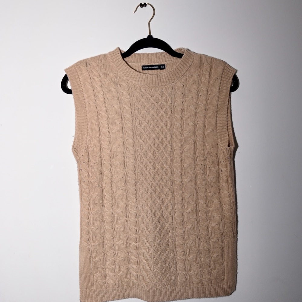 Knitted tan vest size xs